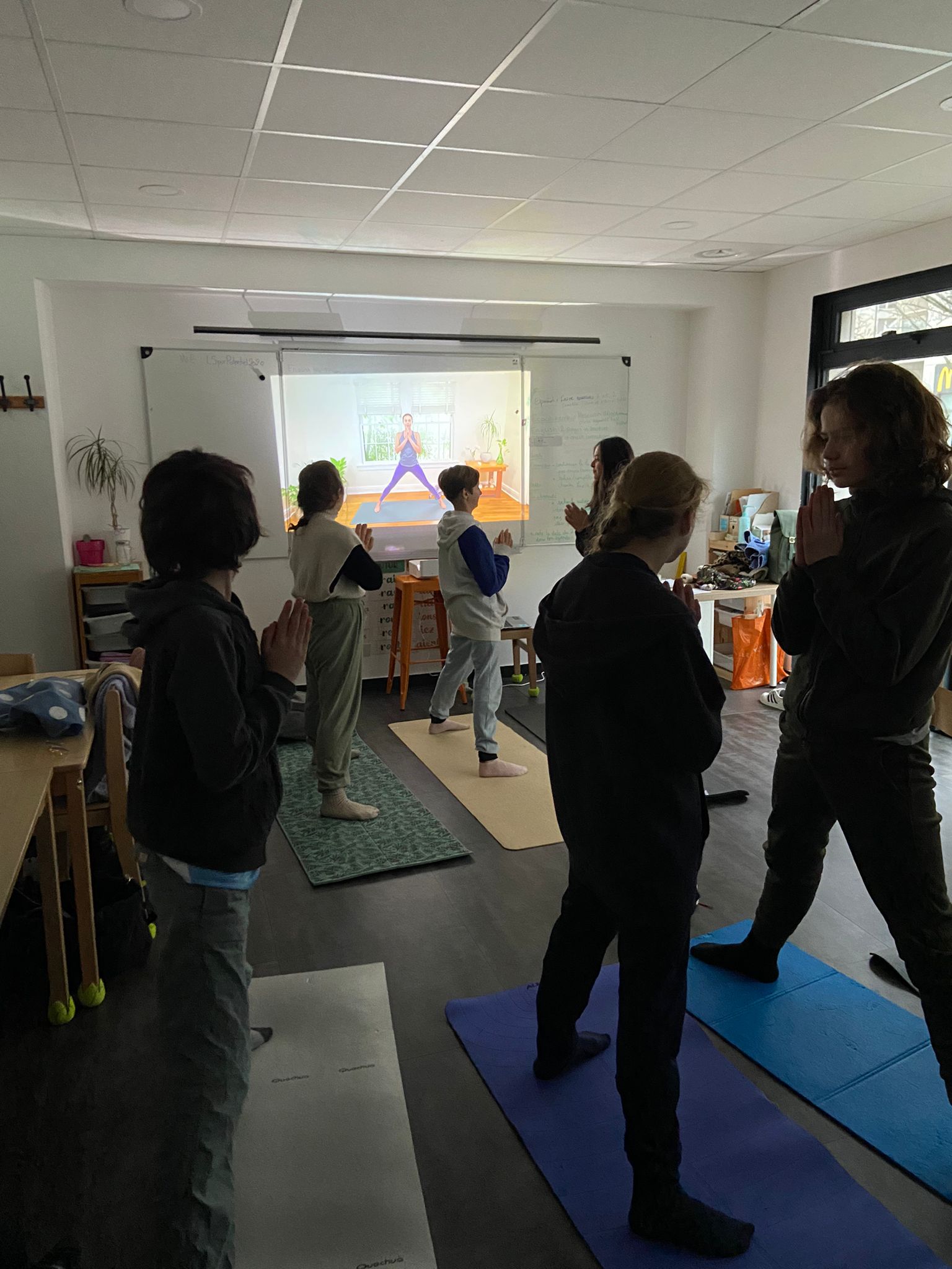 Energetic English Class English – Living School
